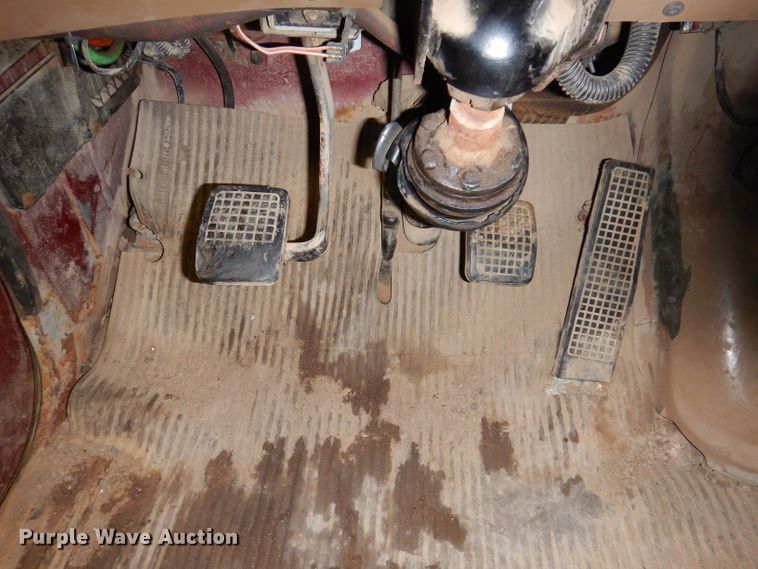 image for item KG9987 1993 Ford LTLS9000  semi truck