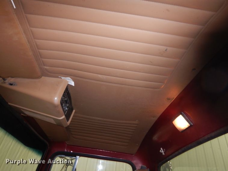 image for item KG9987 1993 Ford LTLS9000  semi truck