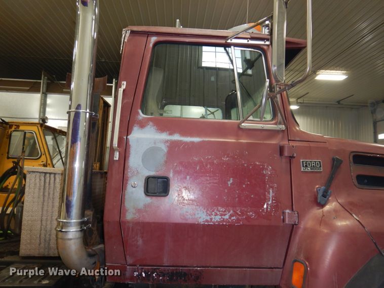 image for item KG9987 1993 Ford LTLS9000  semi truck