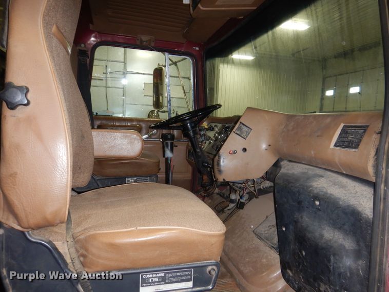 image for item KG9987 1993 Ford LTLS9000  semi truck