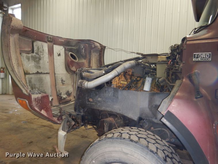 image for item KG9987 1993 Ford LTLS9000  semi truck