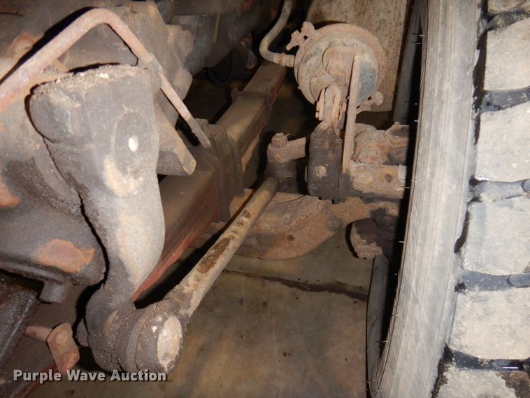 image for item KG9987 1993 Ford LTLS9000  semi truck