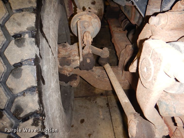 image for item KG9987 1993 Ford LTLS9000  semi truck