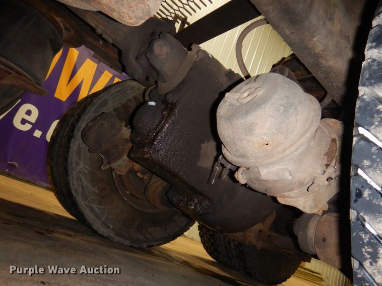 image for item KG9987 1993 Ford LTLS9000  semi truck