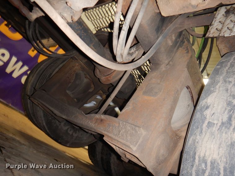 image for item KG9987 1993 Ford LTLS9000  semi truck