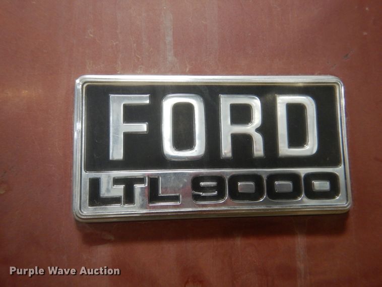 image for item KG9987 1993 Ford LTLS9000  semi truck