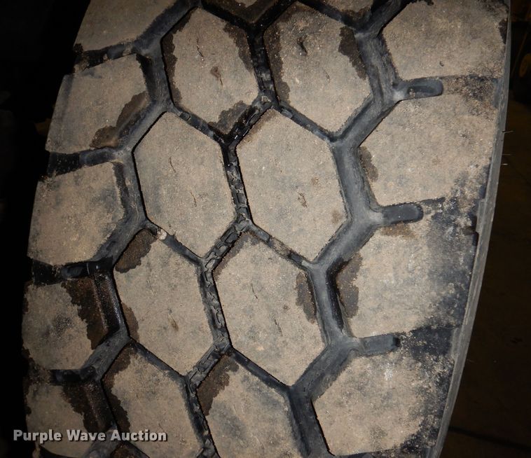 image for item KG9987 1993 Ford LTLS9000  semi truck