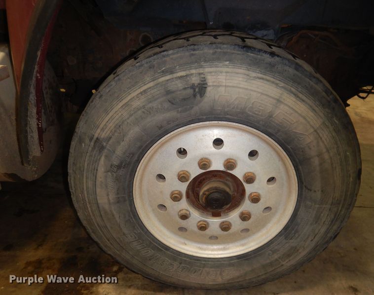 image for item KG9987 1993 Ford LTLS9000  semi truck