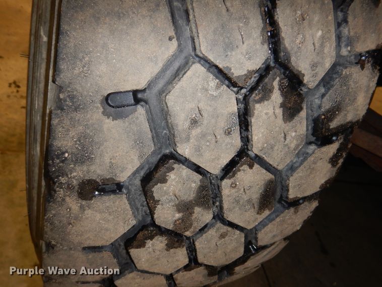 image for item KG9987 1993 Ford LTLS9000  semi truck