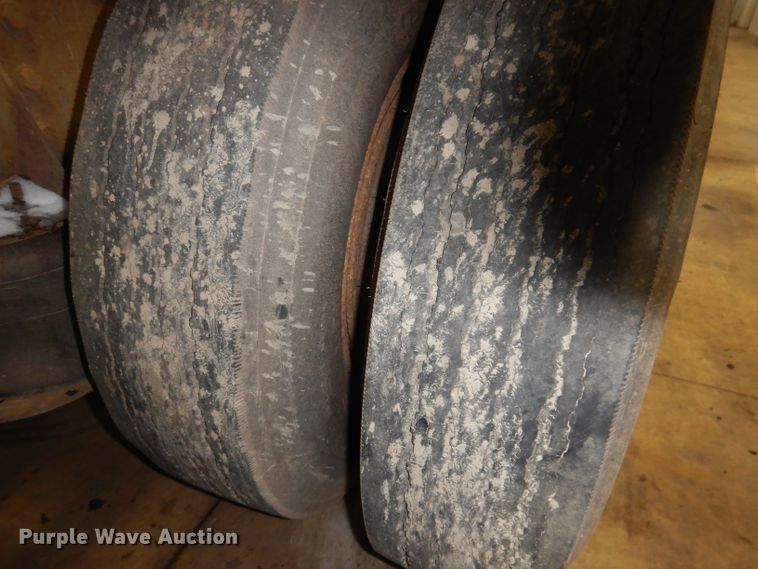 image for item KG9987 1993 Ford LTLS9000  semi truck