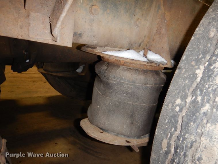 image for item KG9987 1993 Ford LTLS9000  semi truck