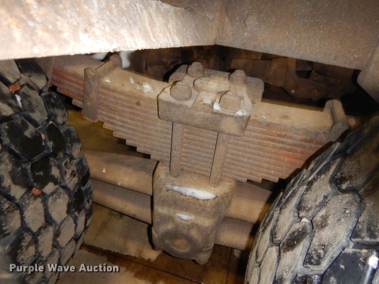 image for item KG9987 1993 Ford LTLS9000  semi truck