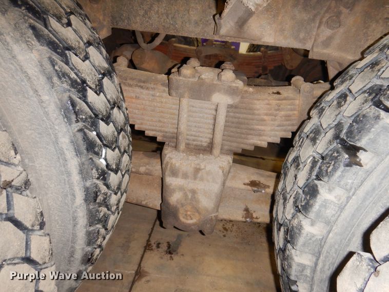 image for item KG9987 1993 Ford LTLS9000  semi truck