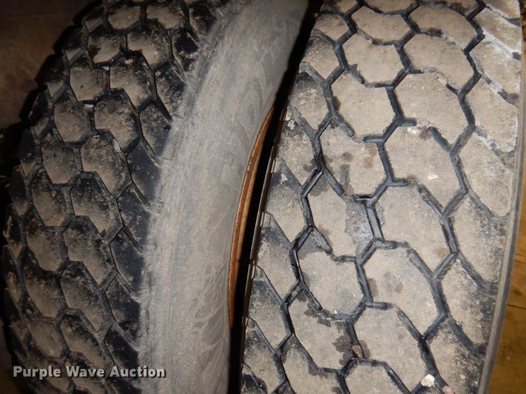 image for item KG9987 1993 Ford LTLS9000  semi truck