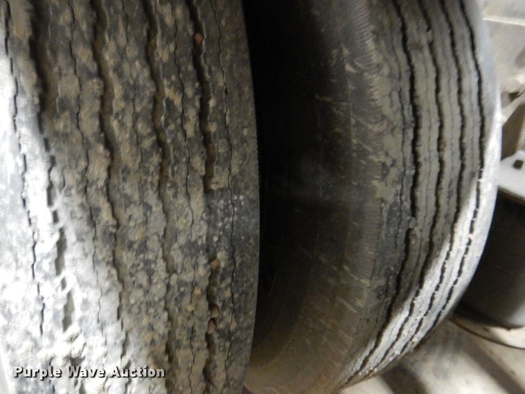 image for item KG9987 1993 Ford LTLS9000  semi truck