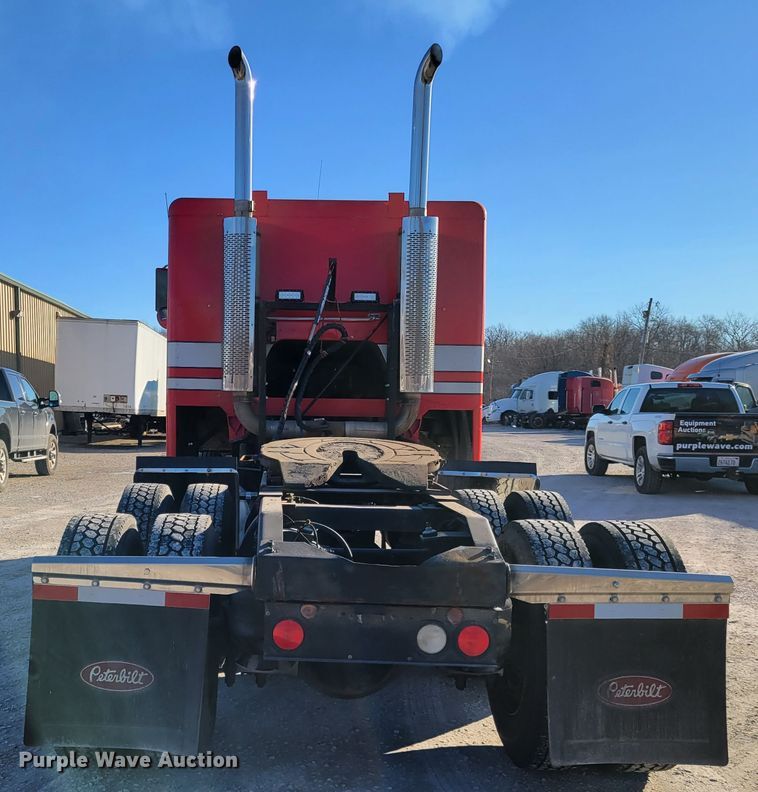 image for item KH9920 1985 Peterbilt 362  semi truck