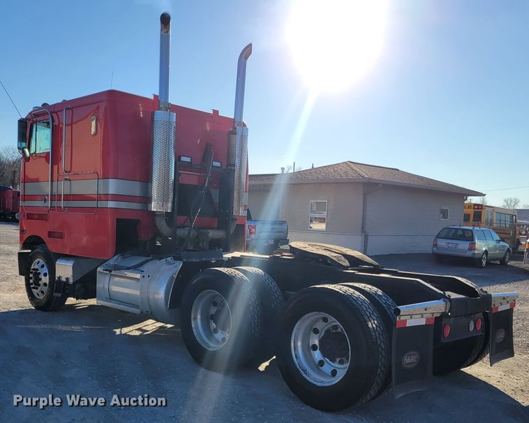 image for item KH9920 1985 Peterbilt 362  semi truck