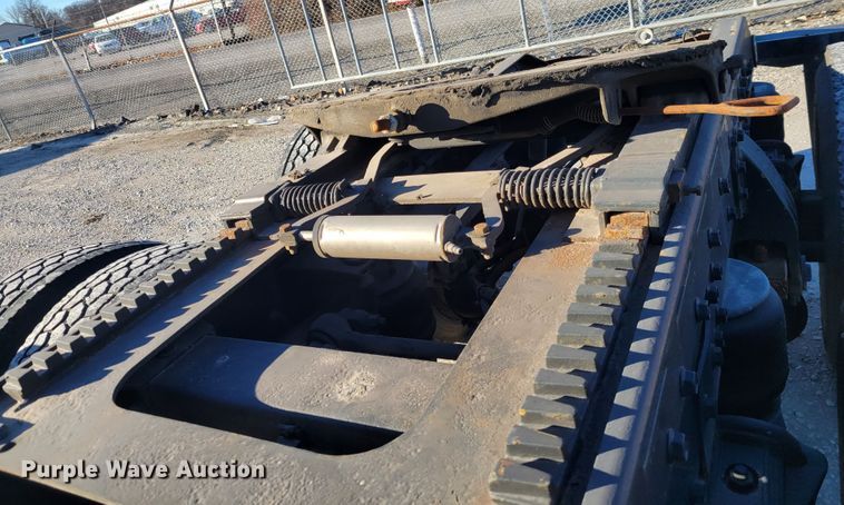 image for item KH9920 1985 Peterbilt 362  semi truck