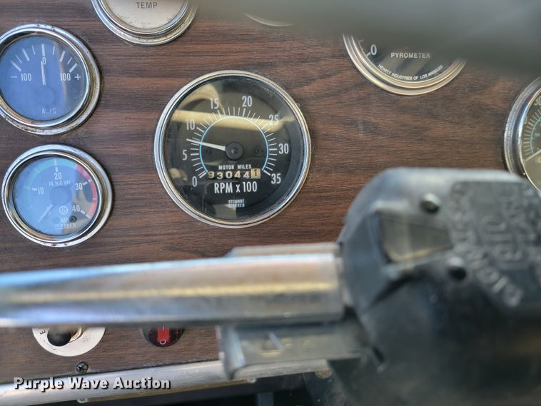 image for item KH9920 1985 Peterbilt 362  semi truck