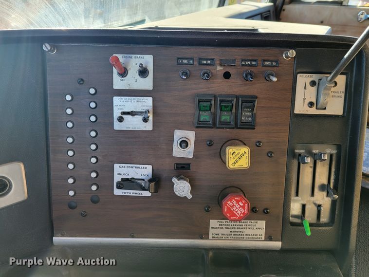 image for item KH9920 1985 Peterbilt 362  semi truck