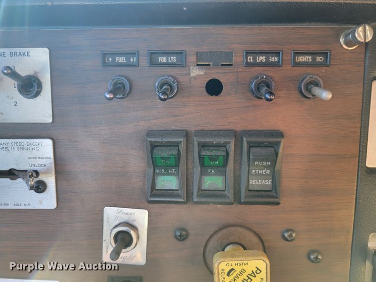 image for item KH9920 1985 Peterbilt 362  semi truck