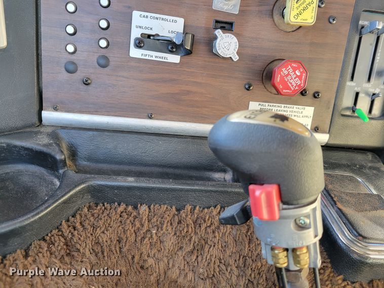 image for item KH9920 1985 Peterbilt 362  semi truck