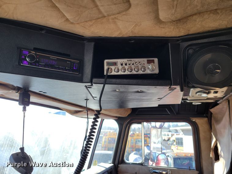 image for item KH9920 1985 Peterbilt 362  semi truck