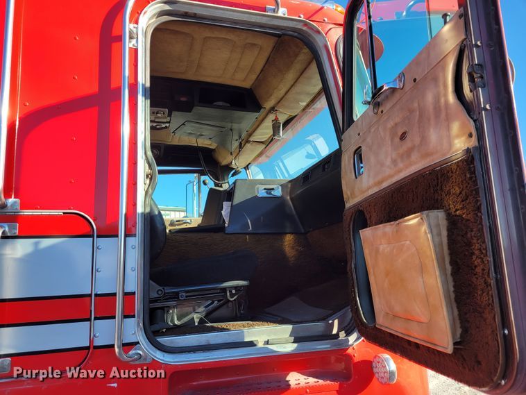 image for item KH9920 1985 Peterbilt 362  semi truck