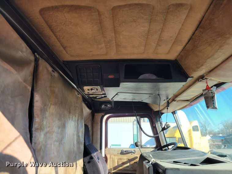 image for item KH9920 1985 Peterbilt 362  semi truck