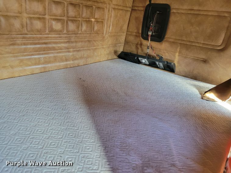 image for item KH9920 1985 Peterbilt 362  semi truck