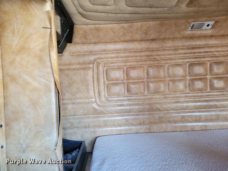 image for item KH9920 1985 Peterbilt 362  semi truck