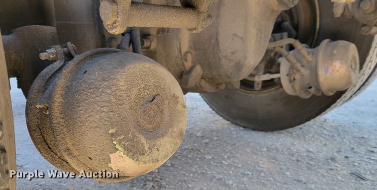 image for item KH9920 1985 Peterbilt 362  semi truck