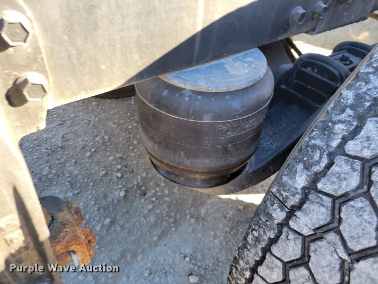 image for item KH9920 1985 Peterbilt 362  semi truck