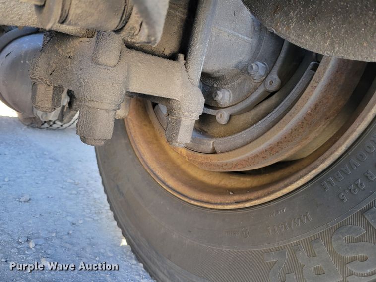 image for item KH9920 1985 Peterbilt 362  semi truck