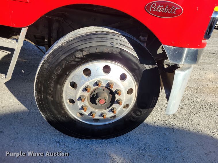 image for item KH9920 1985 Peterbilt 362  semi truck