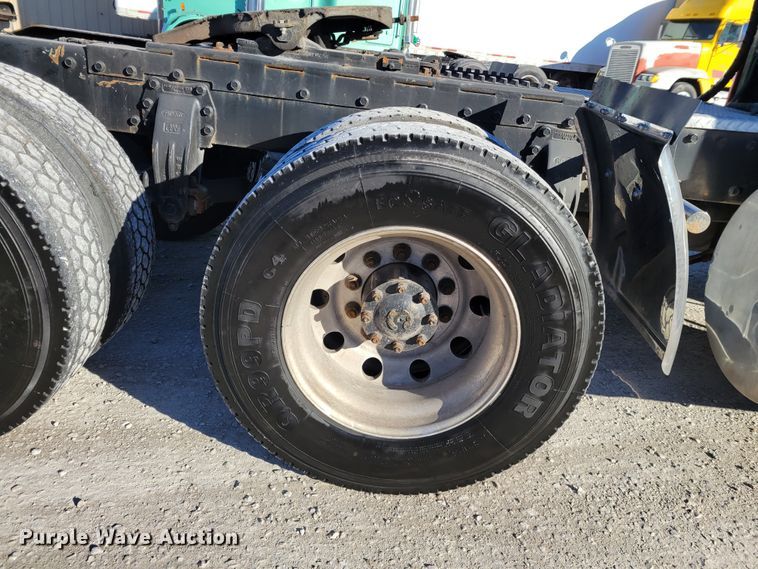 image for item KH9920 1985 Peterbilt 362  semi truck