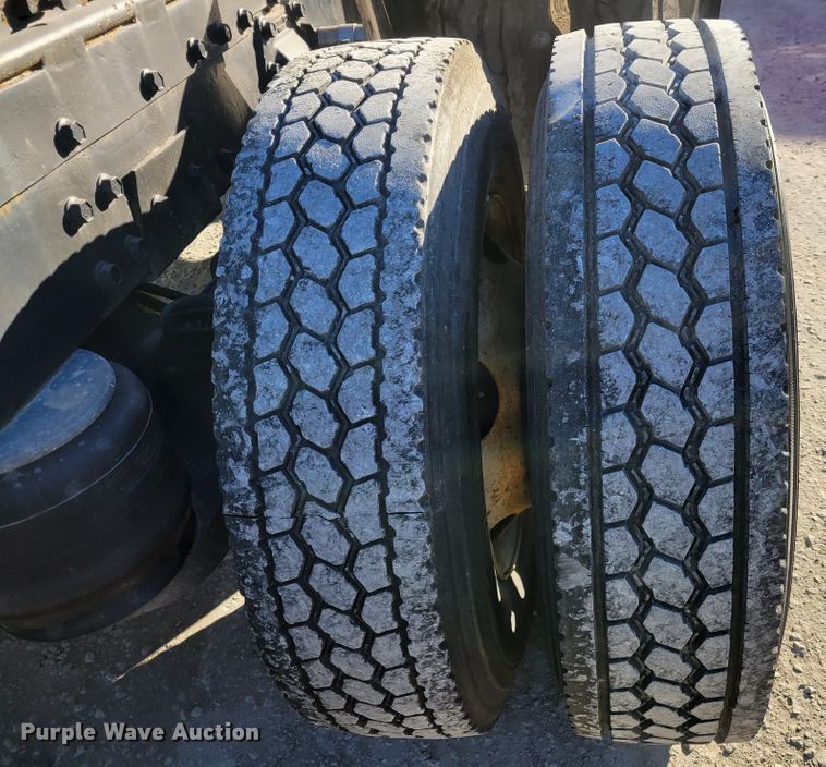 image for item KH9920 1985 Peterbilt 362  semi truck