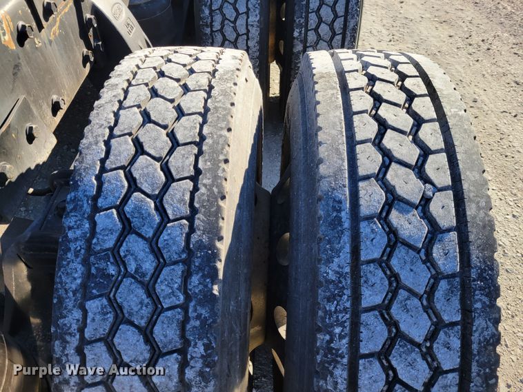 image for item KH9920 1985 Peterbilt 362  semi truck