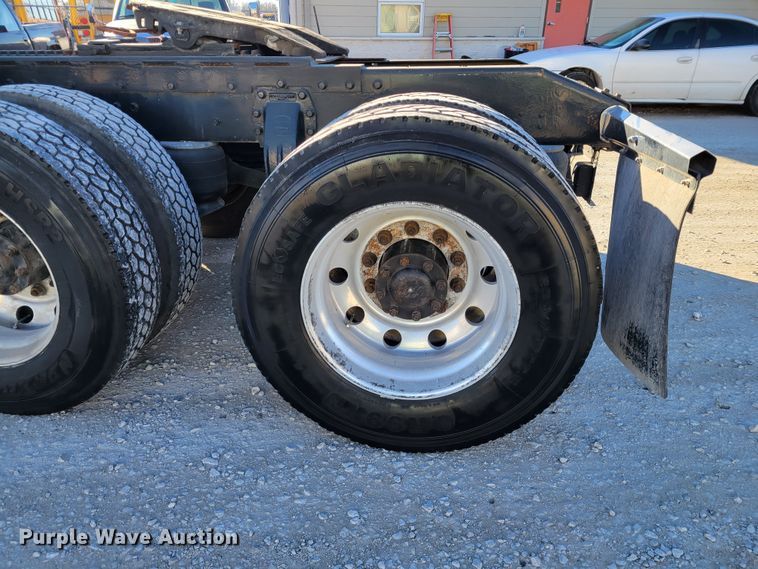 image for item KH9920 1985 Peterbilt 362  semi truck