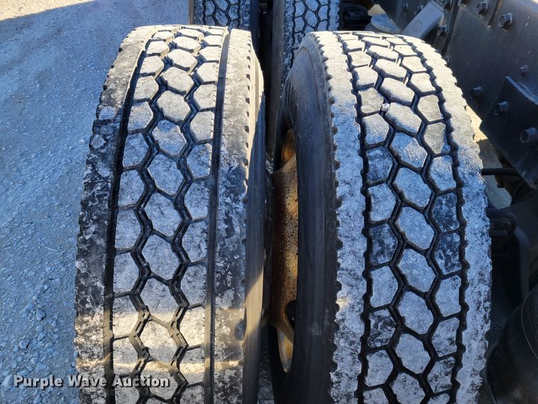 image for item KH9920 1985 Peterbilt 362  semi truck