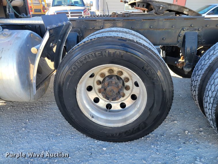 image for item KH9920 1985 Peterbilt 362  semi truck