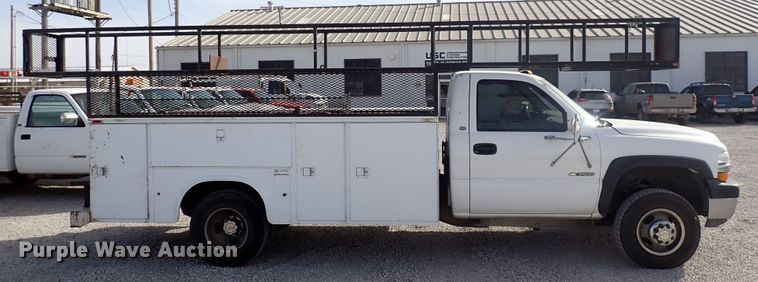 image for item DC4076 2002 Chevrolet Silverado 3500  utility bed pickup truck