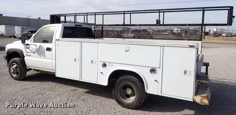 image for item DC4076 2002 Chevrolet Silverado 3500  utility bed pickup truck