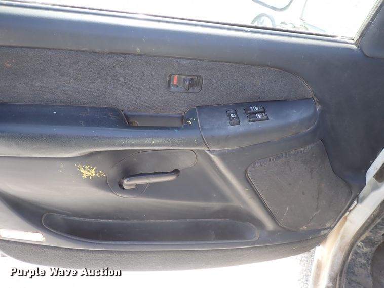 image for item DC4076 2002 Chevrolet Silverado 3500  utility bed pickup truck