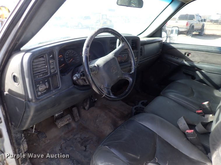 image for item DC4076 2002 Chevrolet Silverado 3500  utility bed pickup truck