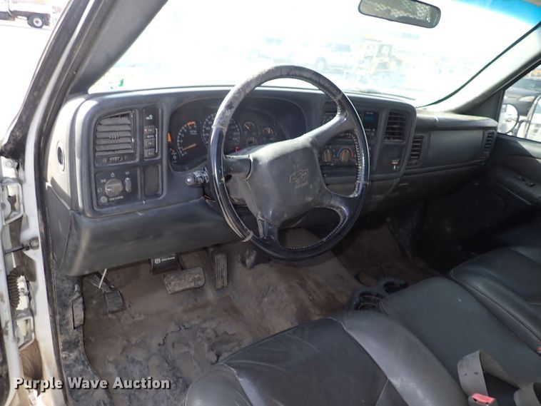 image for item DC4076 2002 Chevrolet Silverado 3500  utility bed pickup truck