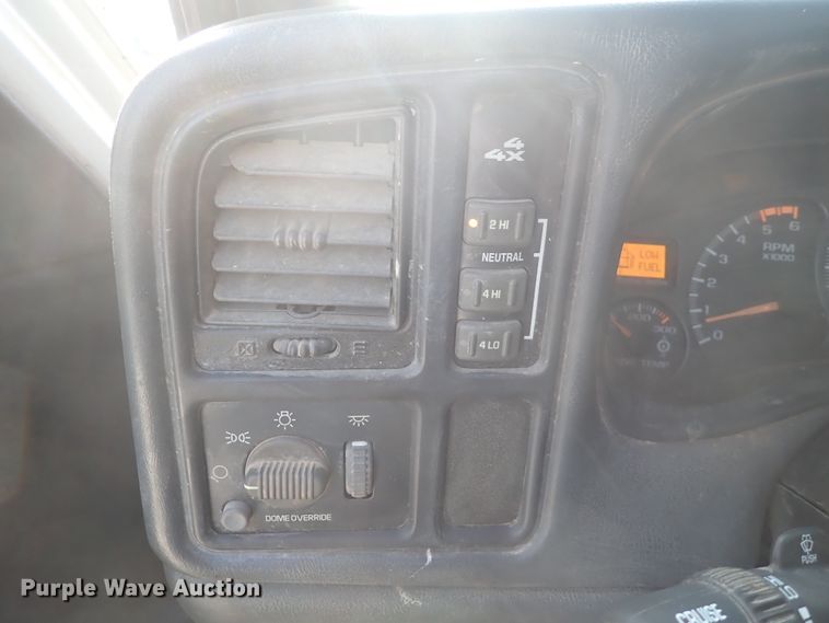 image for item DC4076 2002 Chevrolet Silverado 3500  utility bed pickup truck