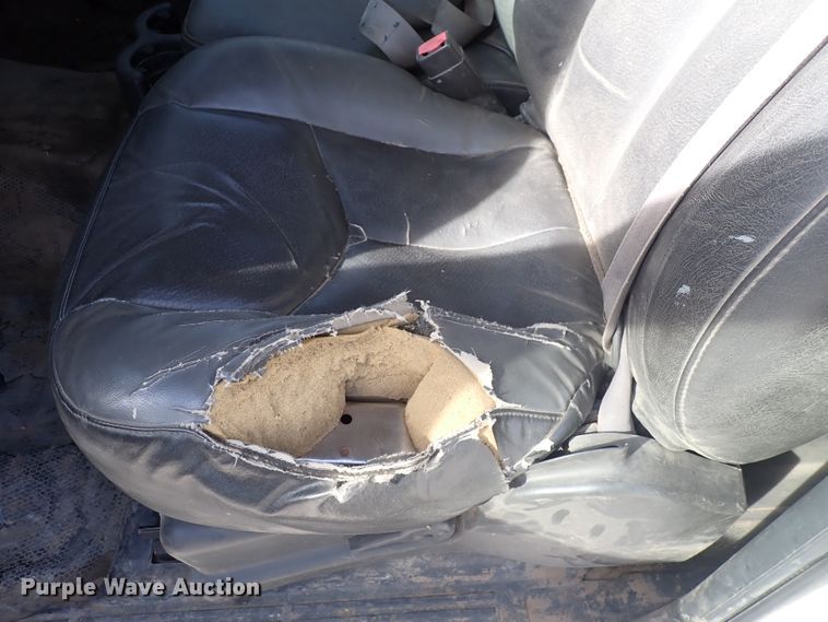 image for item DC4076 2002 Chevrolet Silverado 3500  utility bed pickup truck