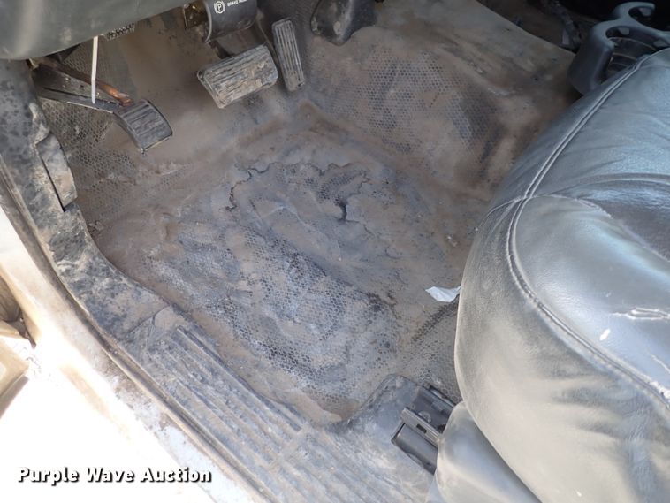 image for item DC4076 2002 Chevrolet Silverado 3500  utility bed pickup truck