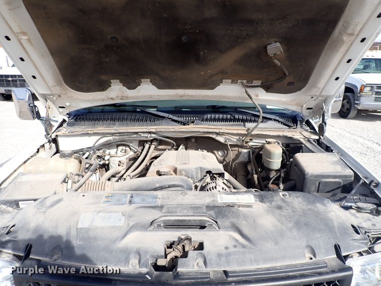 image for item DC4076 2002 Chevrolet Silverado 3500  utility bed pickup truck